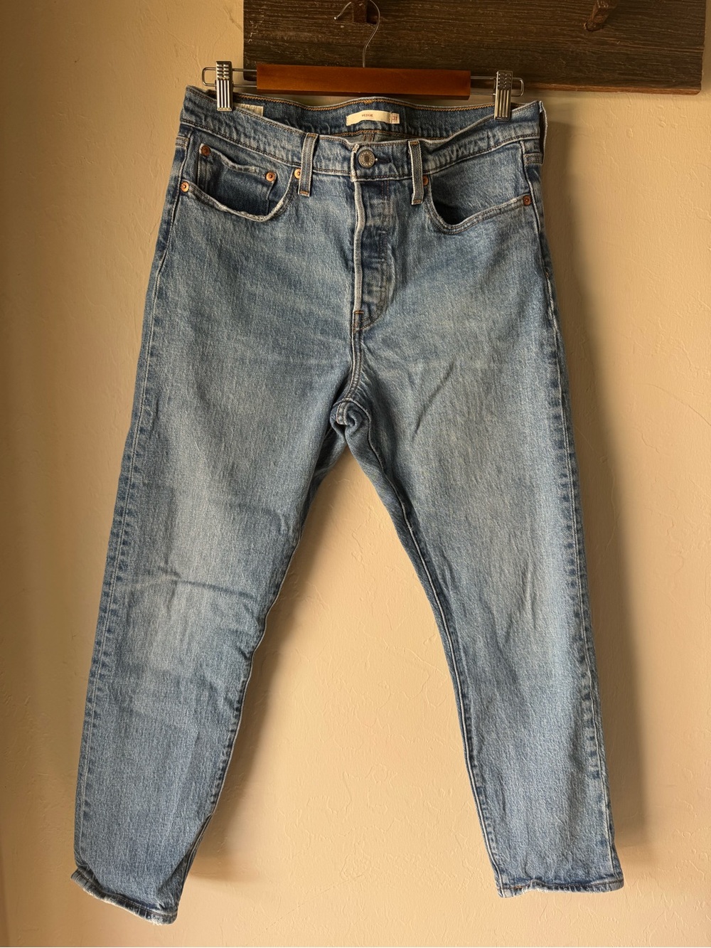 Levi’s Wedgie Straight premium denim women’s 31